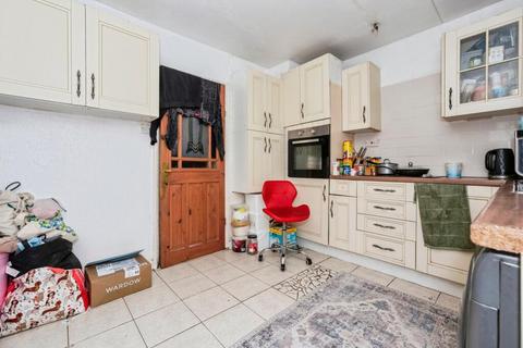 4 bedroom terraced house for sale, Mangold Way, Erith, DA18