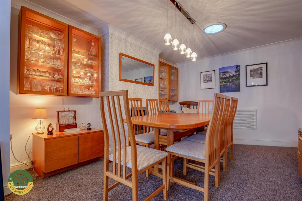 Dining room 1.1.jpg