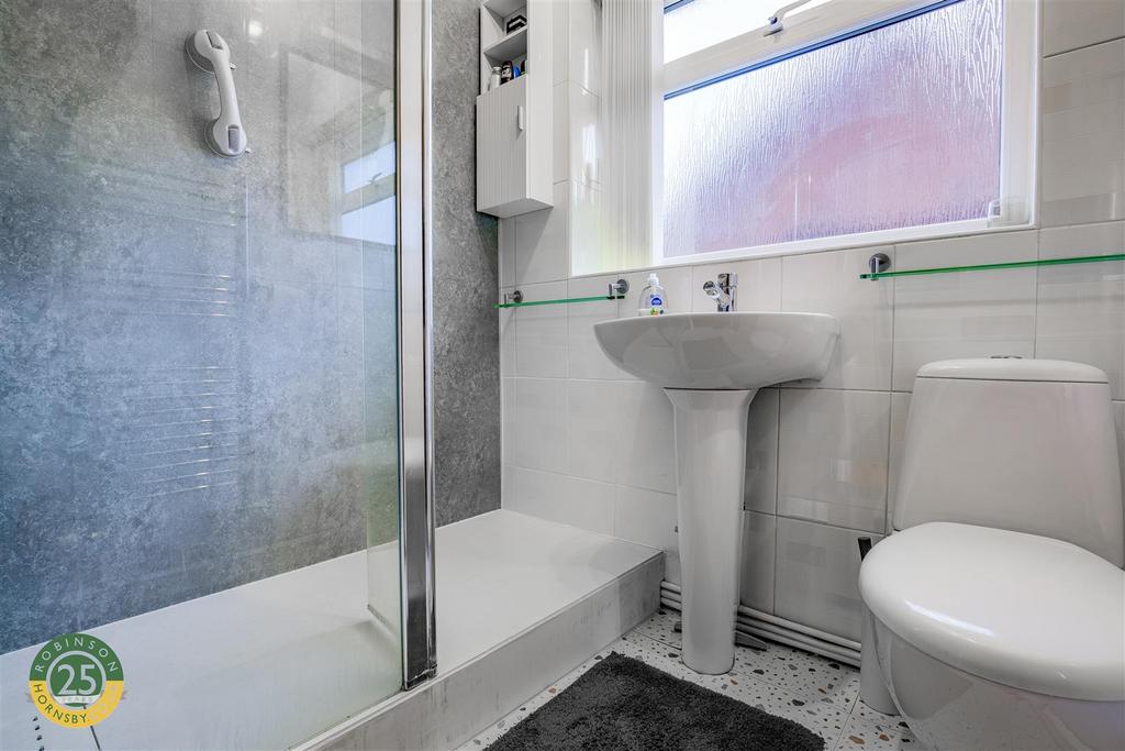 Bathroom 1.1.jpg