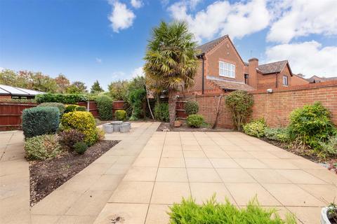 undefined, Earlsfield, Holyport