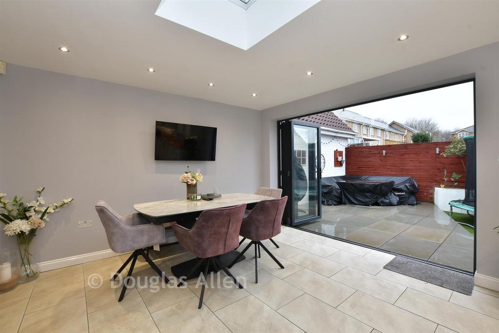 Kitchen/Dining Area