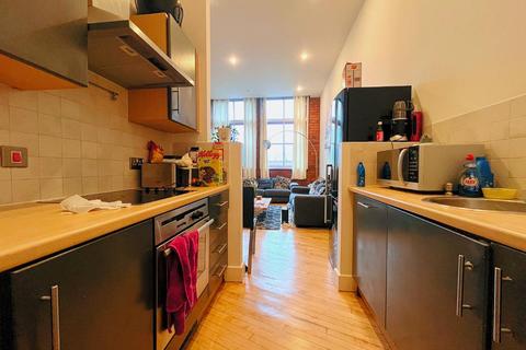 2 bedroom flat to rent, Centaur House, Leeds