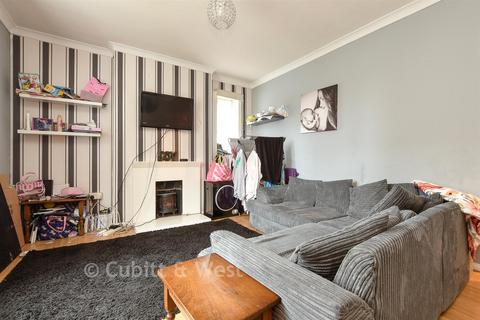 2 bedroom ground floor flat for sale, Malmstone Avenue, Merstham RH1