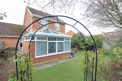 3 bedroom detached house for sale, Hop Garden Road, Hook RG27