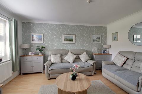 3 bedroom detached house for sale, Hop Garden Road, Hook RG27