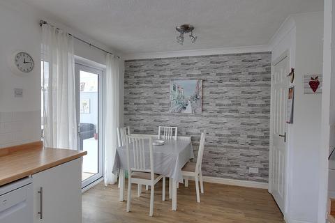 3 bedroom detached house for sale, Hop Garden Road, Hook RG27