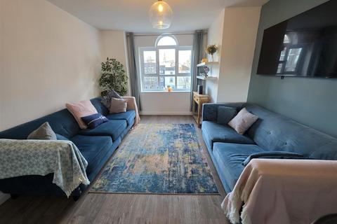 2 bedroom apartment to rent, Princes Gardens, Liverpool L3