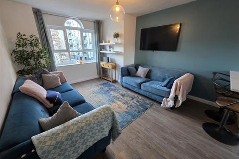 2 bedroom apartment to rent, Princes Gardens, Liverpool L3