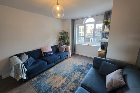 2 bedroom apartment to rent, Princes Gardens, Liverpool L3