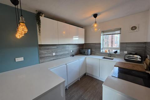 2 bedroom apartment to rent, Princes Gardens, Liverpool L3