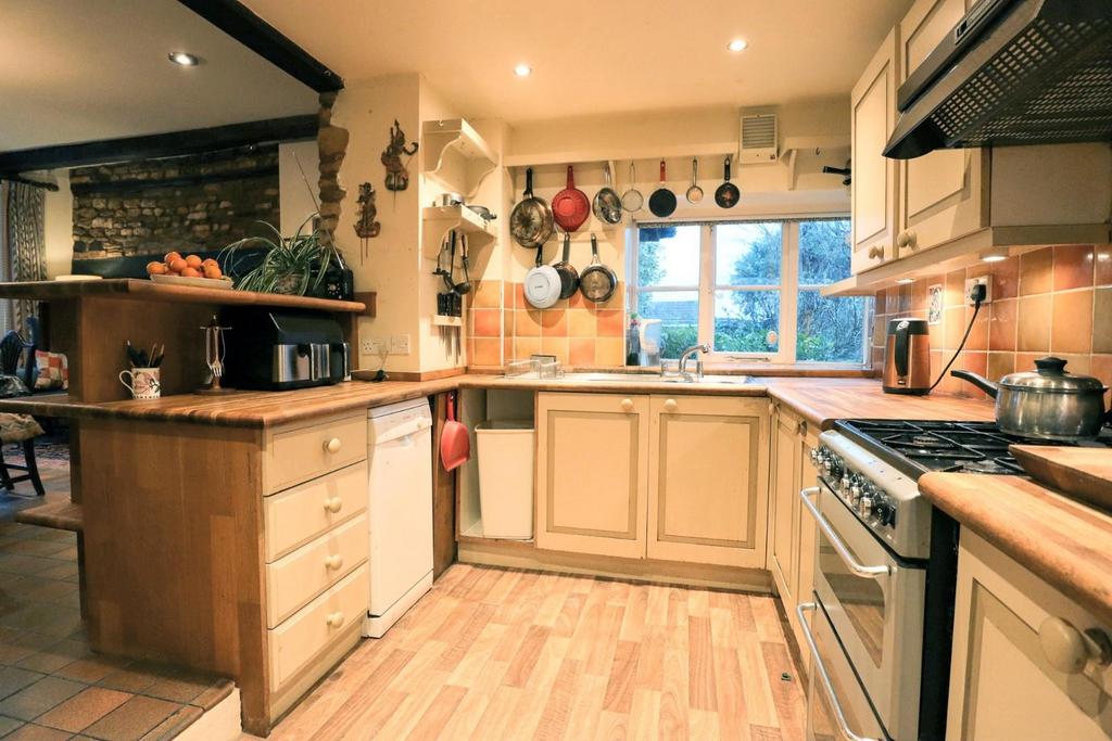 Kitchen (2).jpg