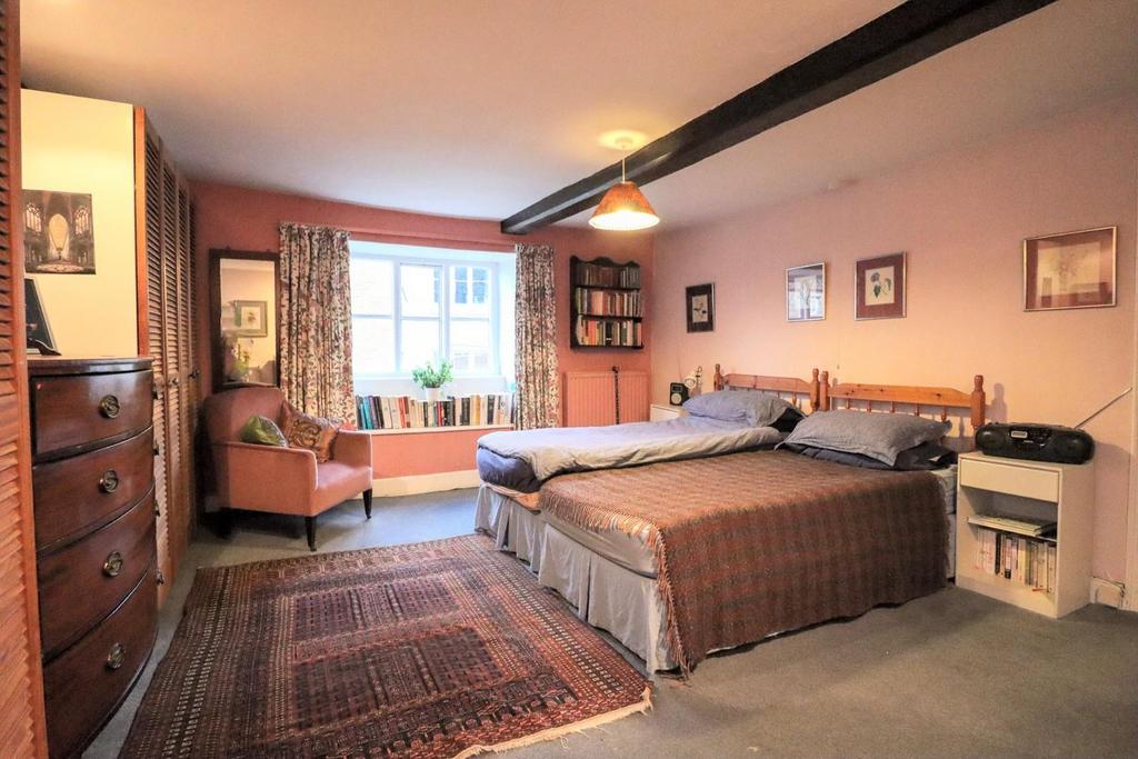 Bedroom 1.jpg