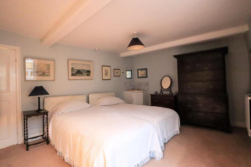 Bedroom 2 (2).jpg