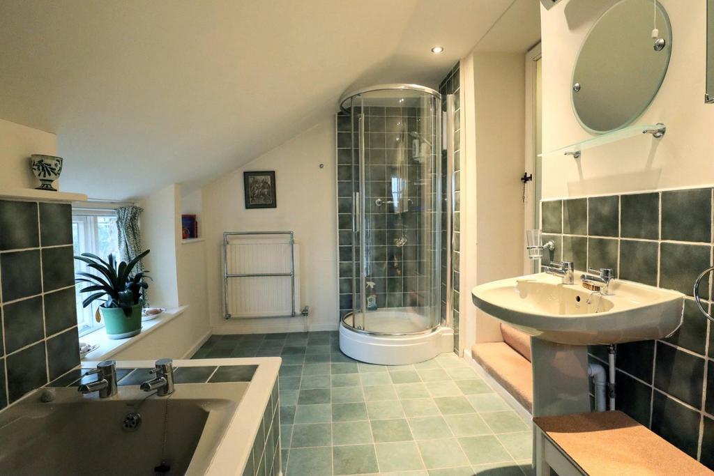 Bathroom (2).jpg