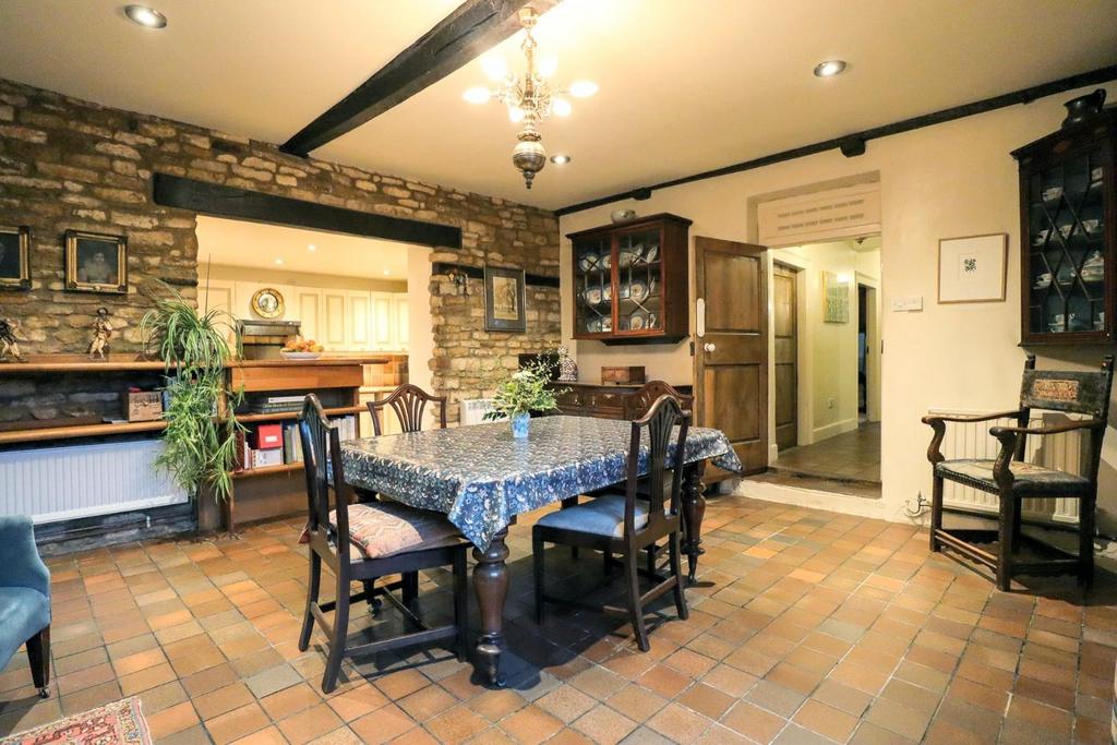 Dining room.jpg