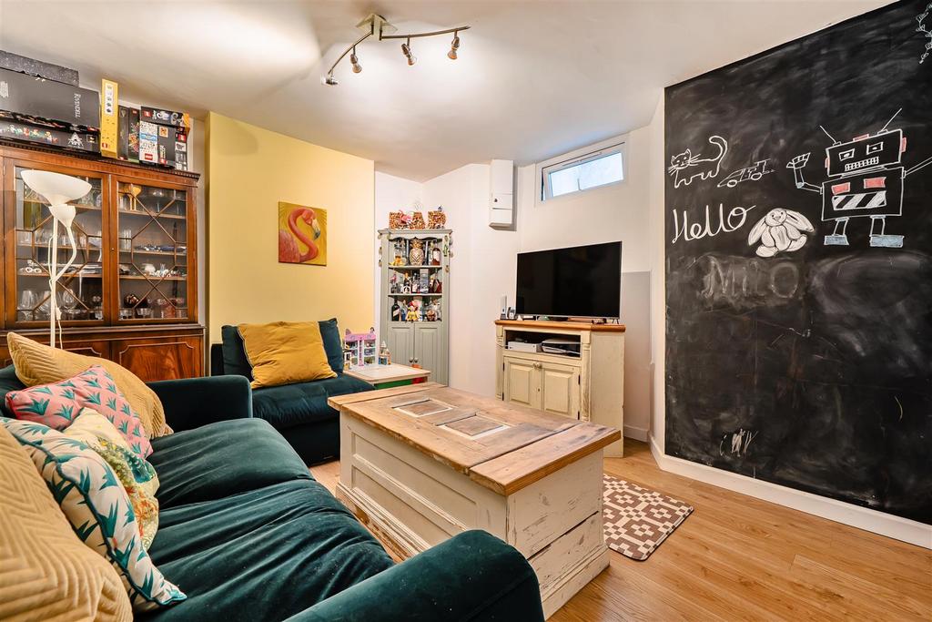 Living Room / Bedroom