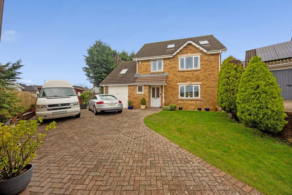 FRONT &amp; DRIVEWAY