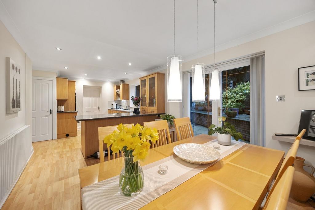 Kitchen / dining room