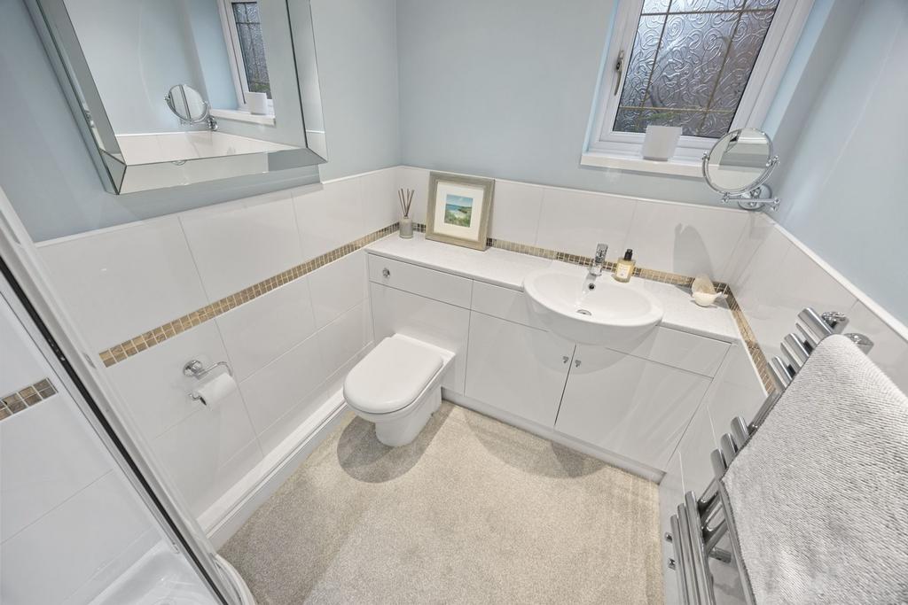 EN-SUITE to MASTER
