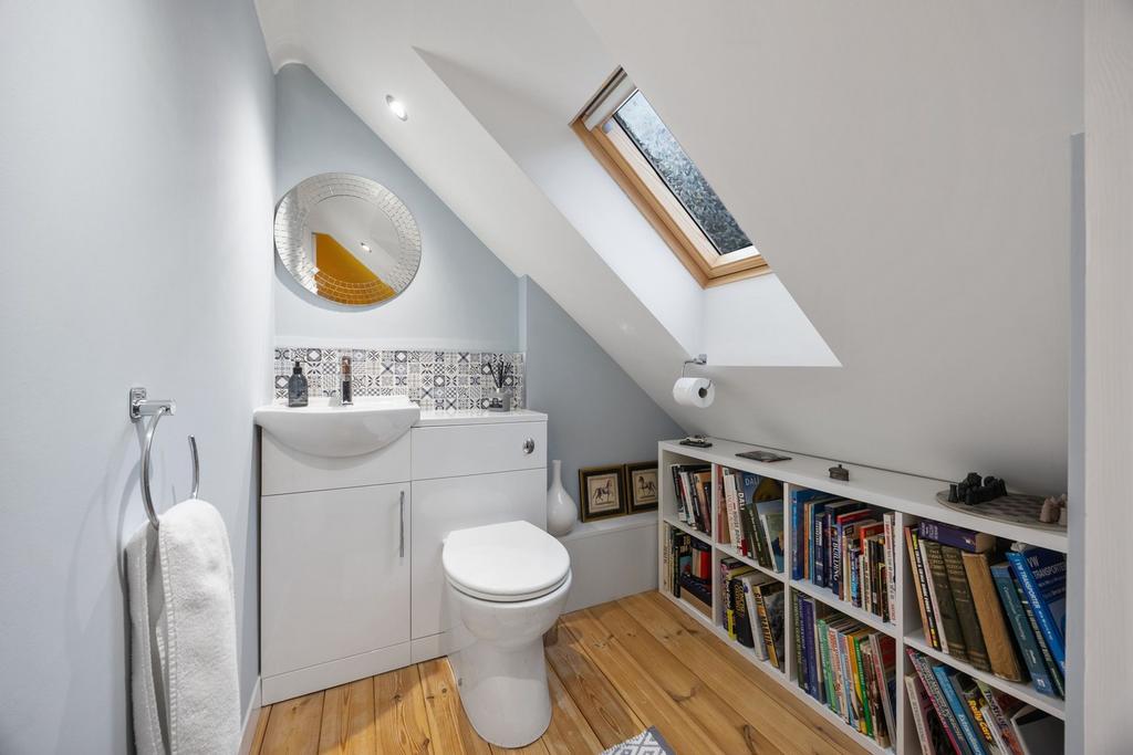 EN-SUITE WC (Bedroom Two)