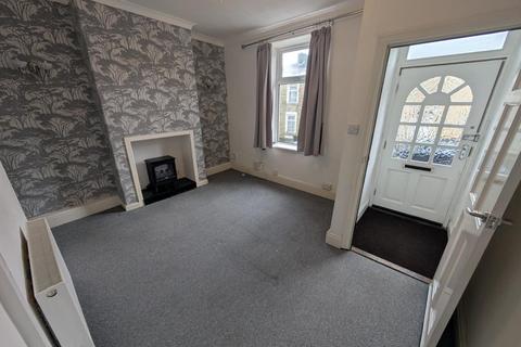 3 bedroom terraced house to rent, Hollingreave Road, Burnley