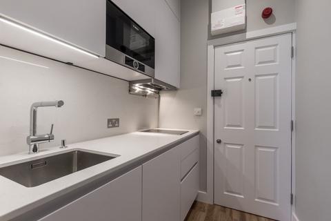 Studio to rent, Flat 8 Saltram Crescent 109 Saltram Crescent