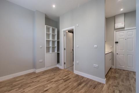 Studio to rent, Flat 8 Saltram Crescent 109 Saltram Crescent