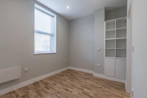 Studio to rent, Flat 8 Saltram Crescent 109 Saltram Crescent