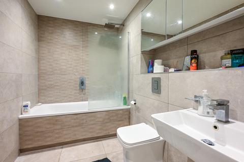 undefined, Farnborough Road, Farnborough, GU14