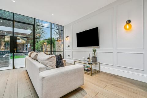 4 bedroom semi-detached house to rent, Leconfield Avenue, London, SW13
