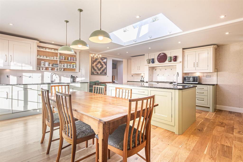 Dining kitchen