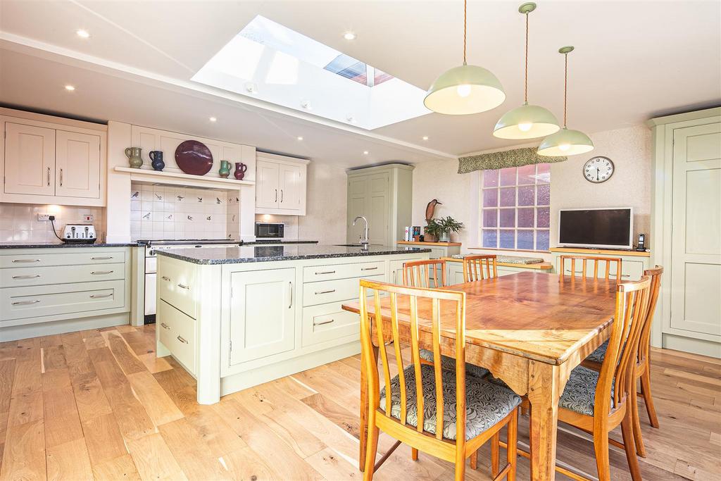 Dining kitchen