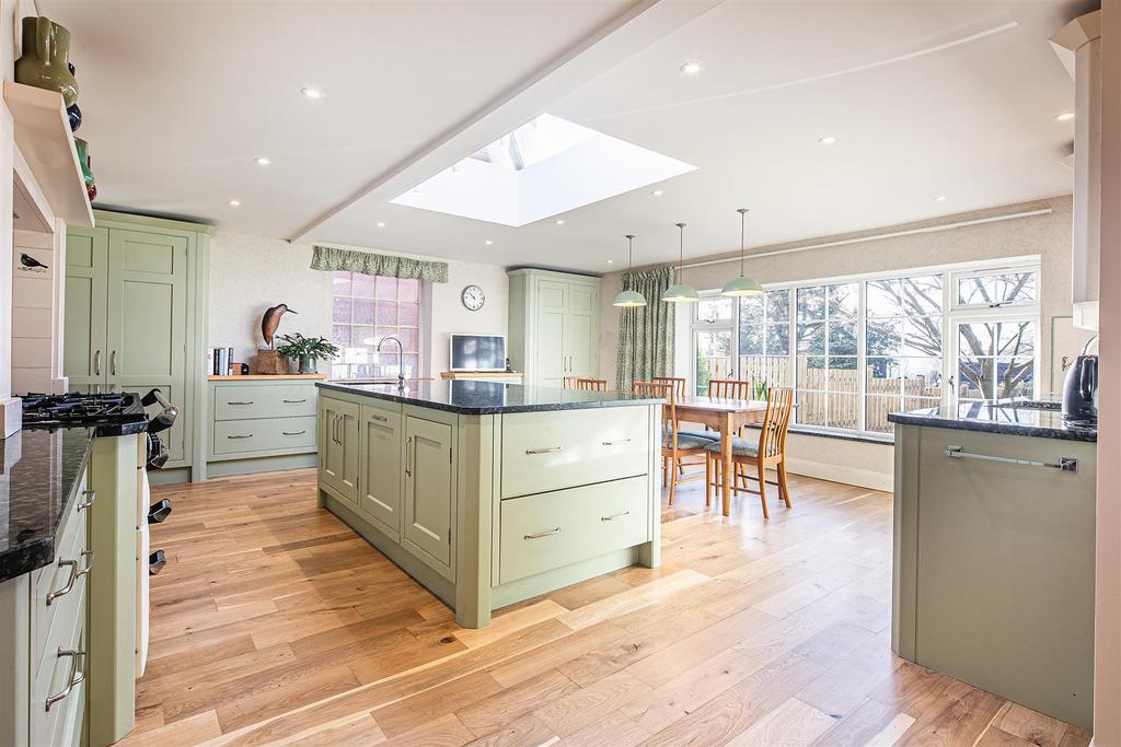 Dining kitchen