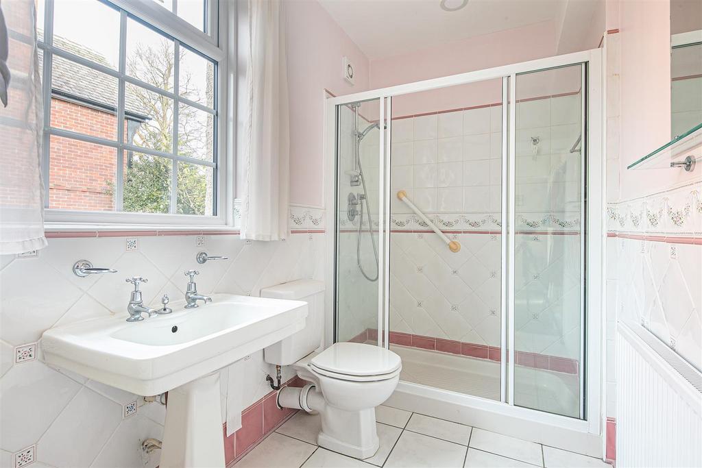 Ensuite to bed one
