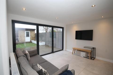 undefined, Collingwood Road, Sutton