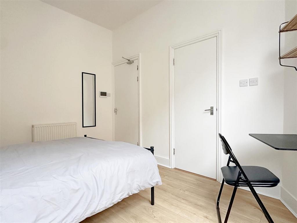 Bedroom 2 (1).JPG