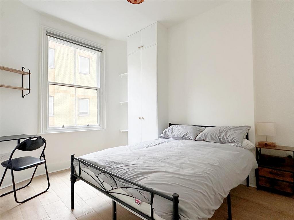 Bedroom 2 (2).JPG