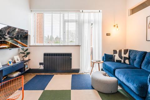 undefined, Avenue Road, Clarendon Park, LE2 3EA