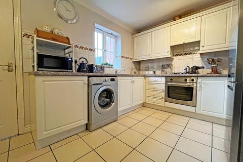 3 bedroom terraced house for sale, Thorn Road, Peterborough PE7