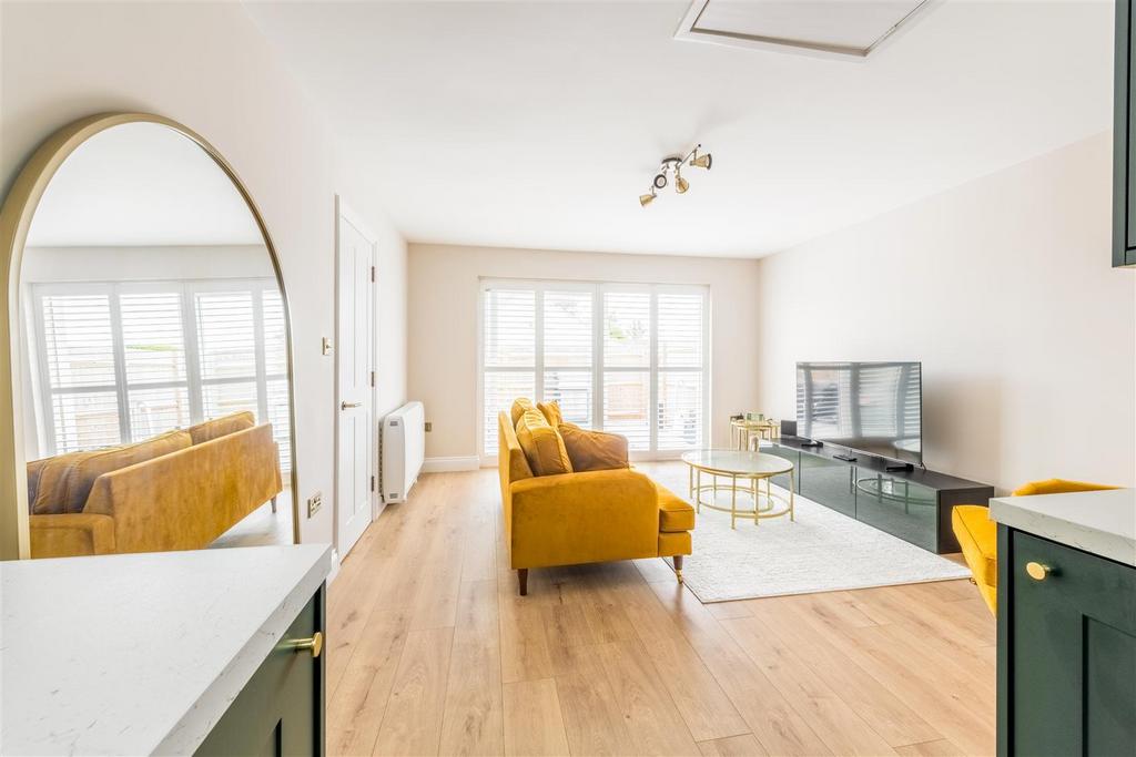 Bungalow 6, 134 Crescent Drive-6.jpg