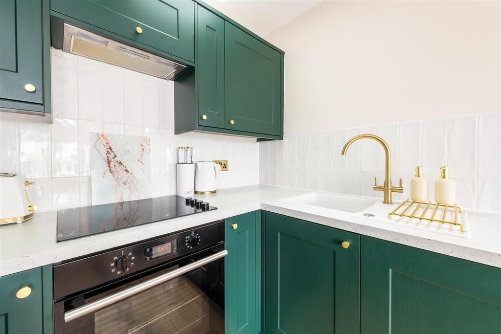 Bungalow 6, 134 Crescent Drive-5.jpg