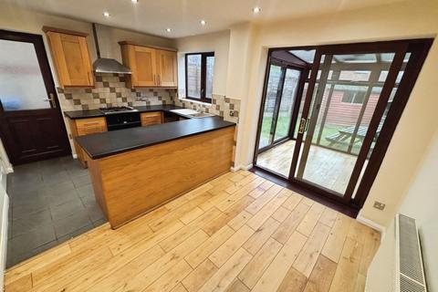 3 bedroom house to rent, Beech Pine Close, Cannock, WS12 4RZ