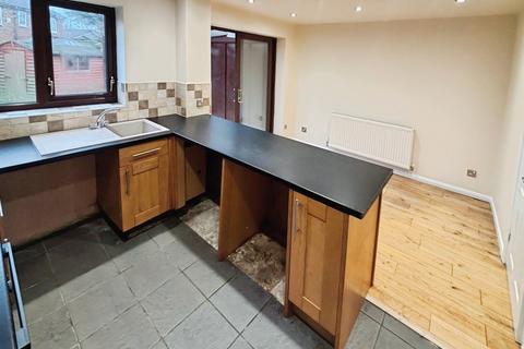 3 bedroom house to rent, Beech Pine Close, Cannock, WS12 4RZ