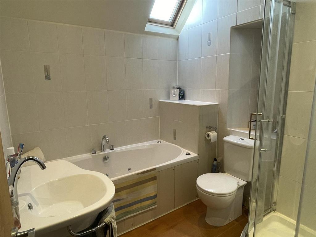 Bathroom.JPG