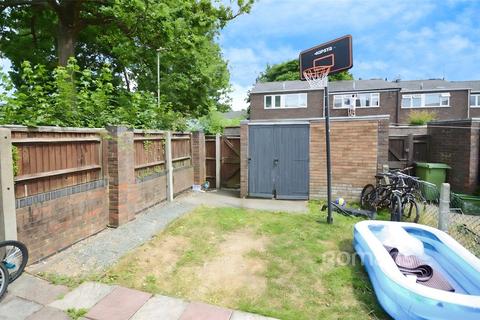 2 bedroom terraced house to rent, Carmarthen Close, Farnborough, GU14