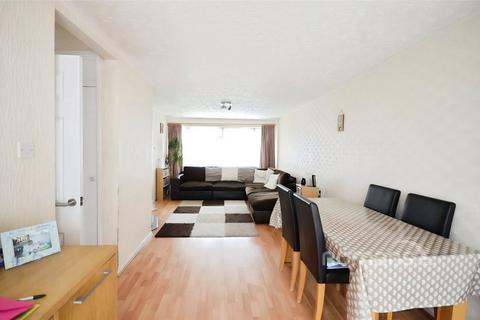 2 bedroom terraced house to rent, Carmarthen Close, Farnborough, GU14