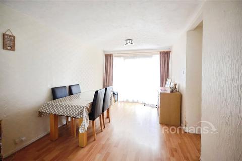 2 bedroom terraced house to rent, Carmarthen Close, Farnborough, GU14