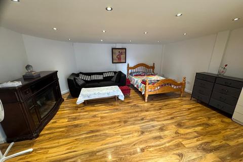 undefined, Hitherbroom Road, Hayes UB3