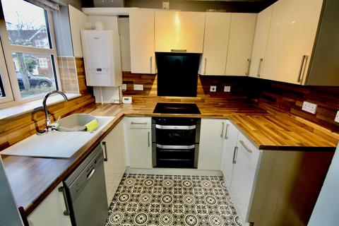 2 bedroom terraced house to rent, Wises Farm Road, Hull