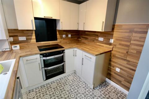 2 bedroom terraced house to rent, Wises Farm Road, Hull